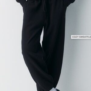 Aritzia sweat fleece mega fit black sweat pants